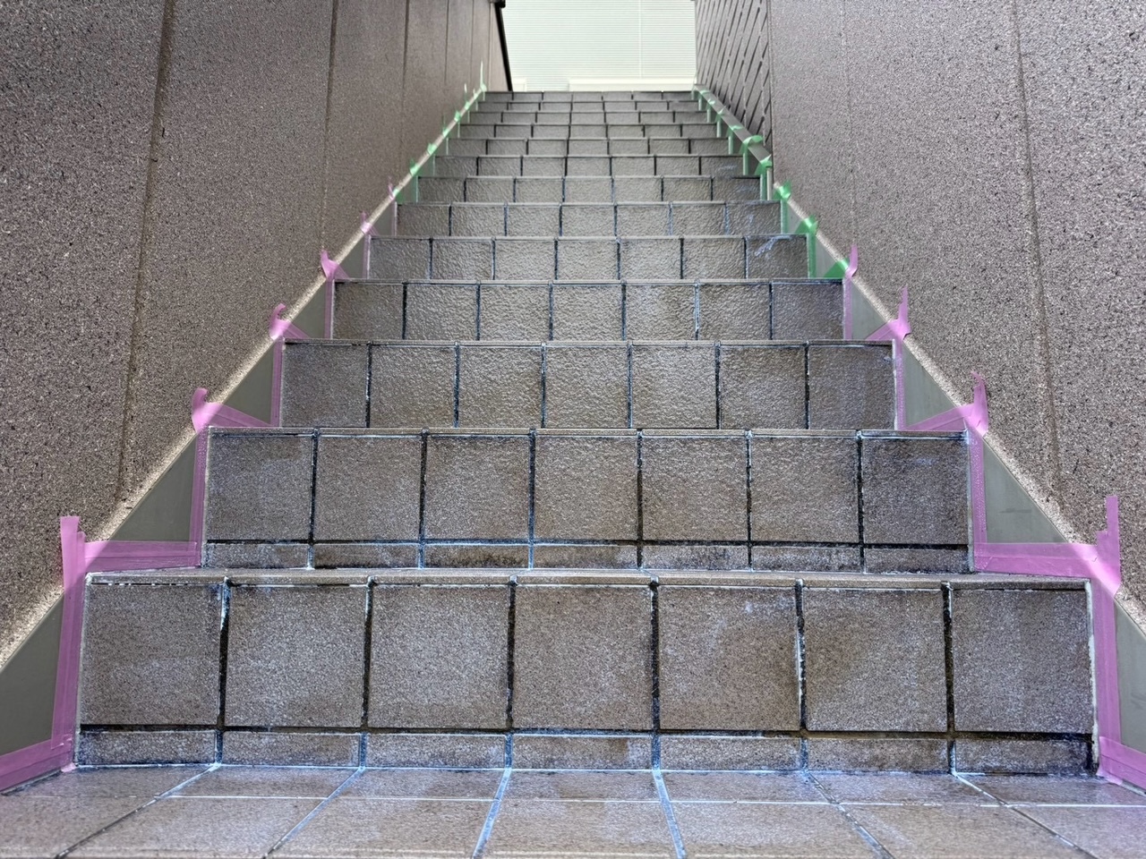 階段　クリア防水