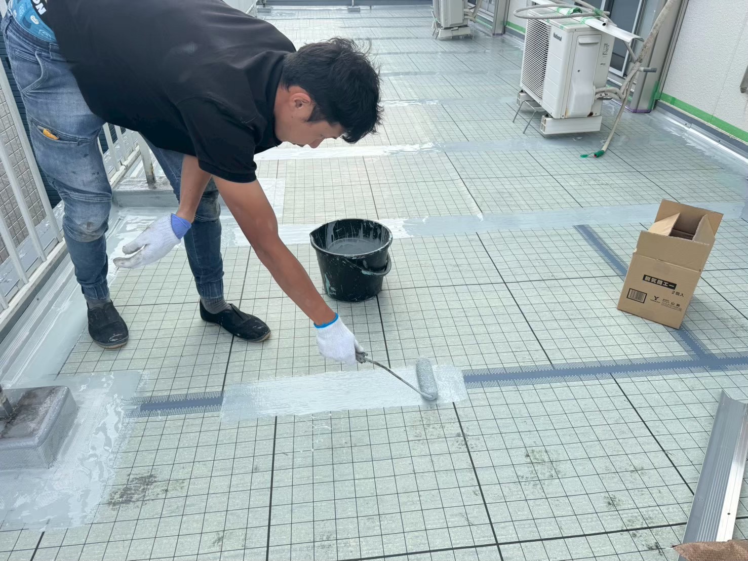 ウレタン防水　通気緩衝工法　目止め中